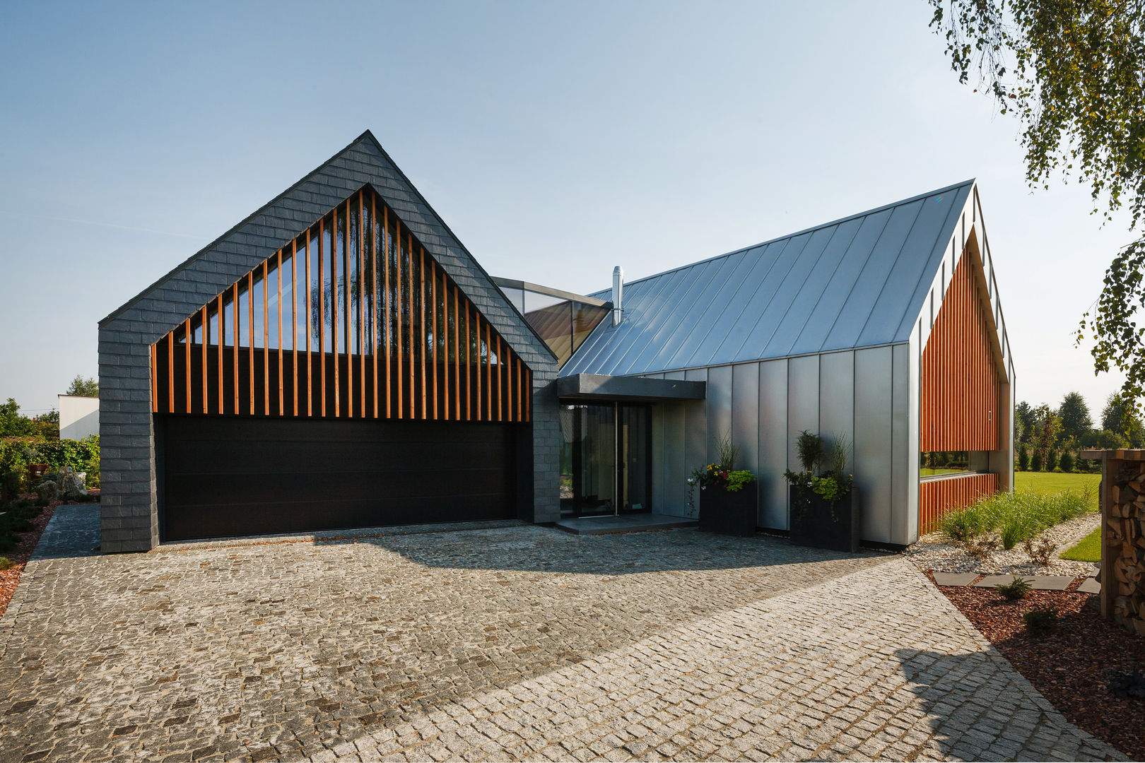 TWO BARNS HOUSE , RS+ Robert Skitek RS+ Robert Skitek Casas de estilo moderno