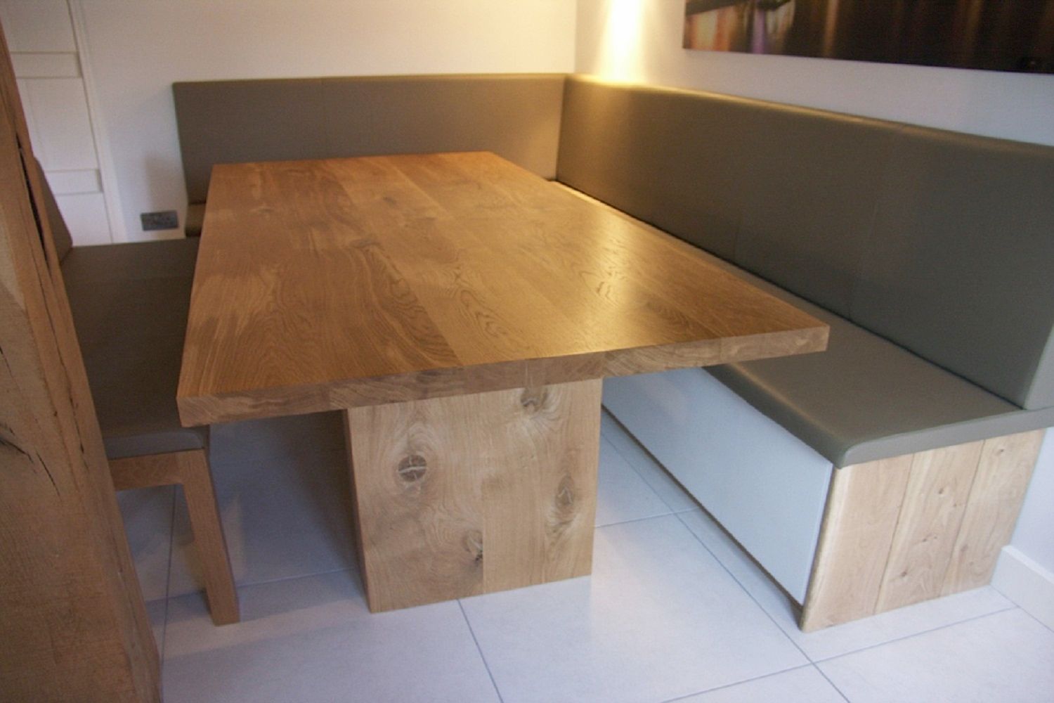 Fitted Kitchen Bench Seating Hide and Stitch カントリーデザインの キッチン テーブル＆椅子