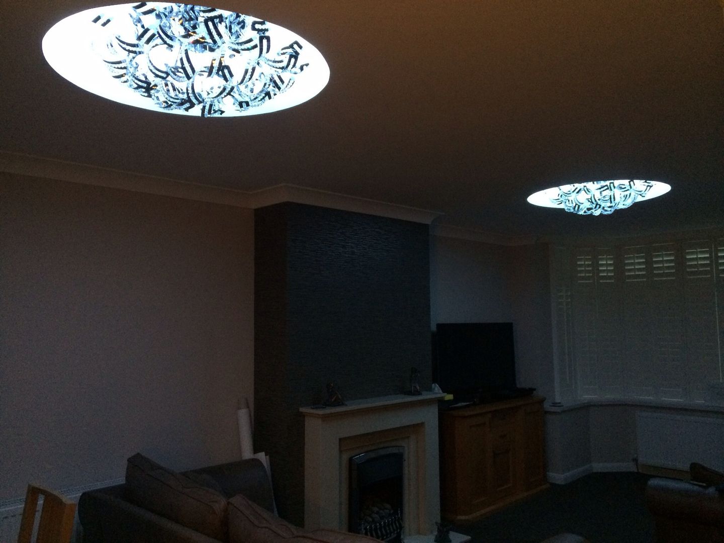 Ceiling with circles built in, Lancashire design ceilings Lancashire design ceilings 거실