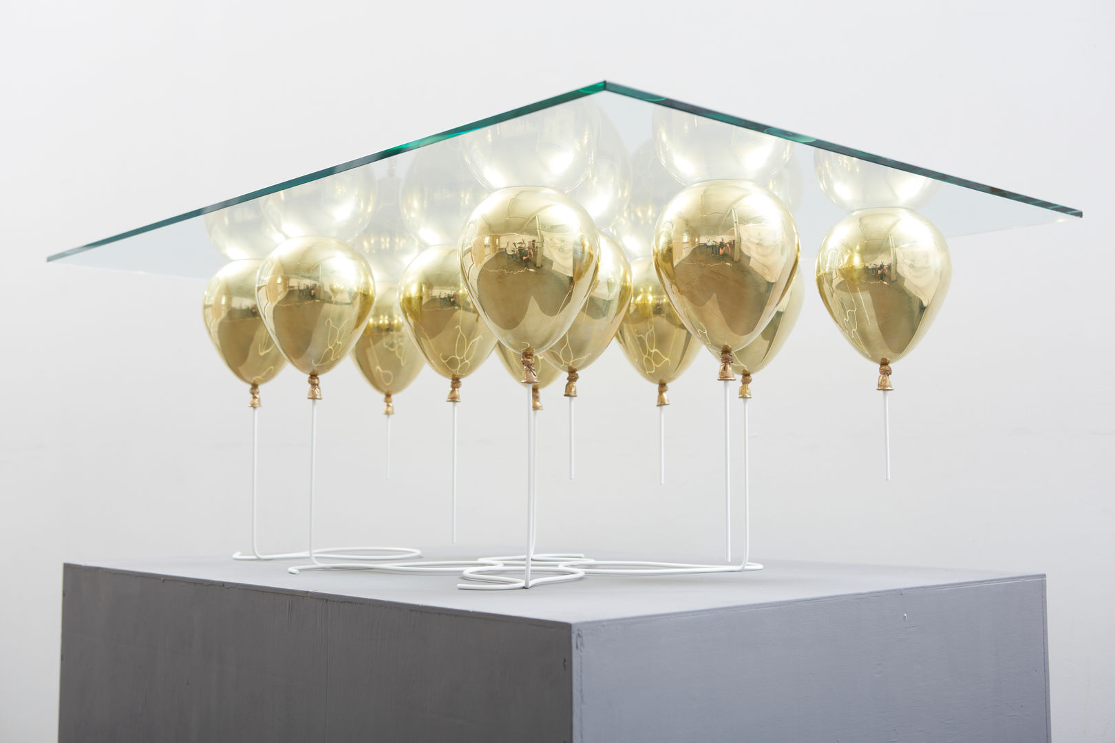 The Up Balloon Coffee Table gold Duffy London Woonkamer Salon- & bijzettafels