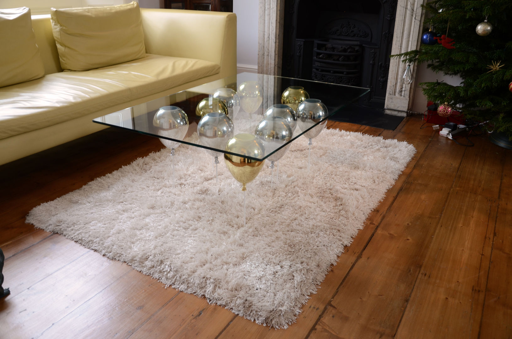 ​The Up Balloon Coffee Table gold/silver Duffy London Living room design ideas Side tables & trays