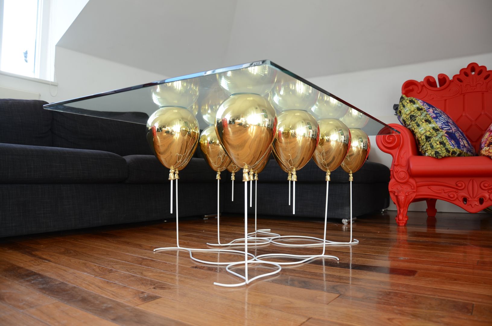 ​The Up Balloon Coffee Table gold Duffy London Phòng khách: thiết kế nội thất · bố trí · ảnh Side tables & trays