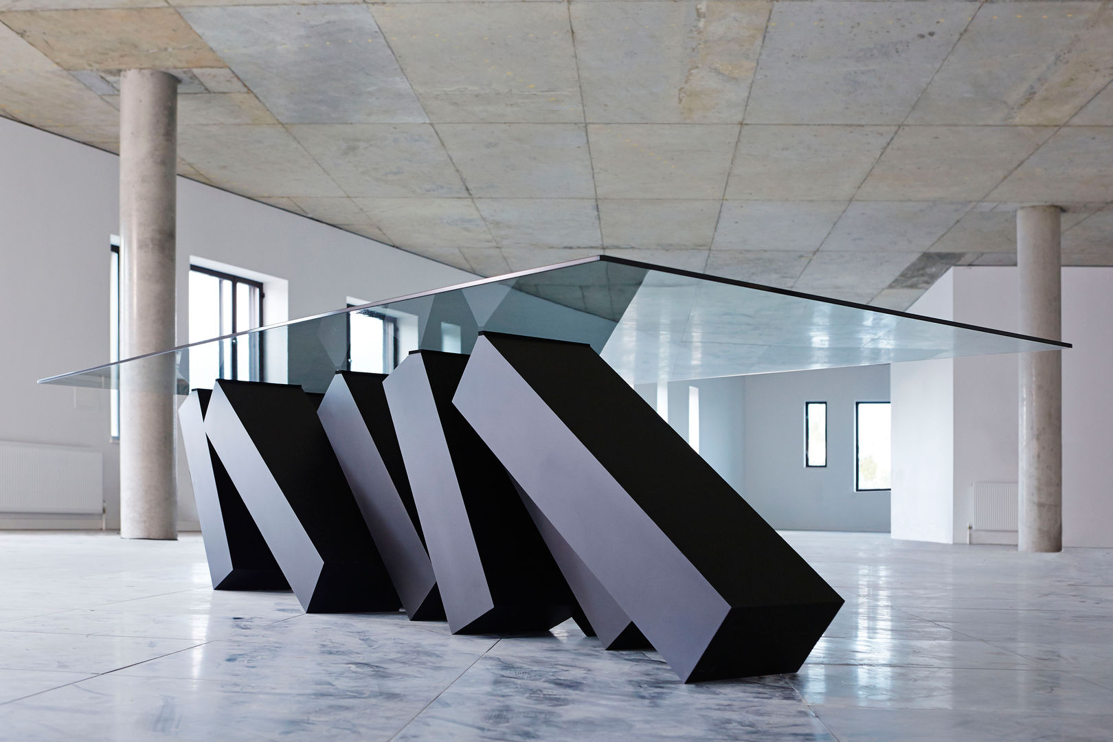 Megalith Table Duffy London غرفة السفرة طاولات