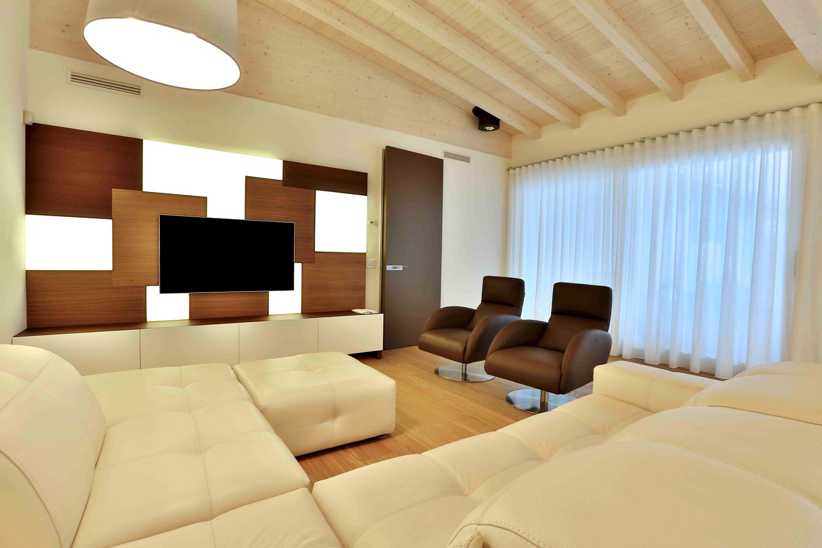 homify Living room Wood Wood effect