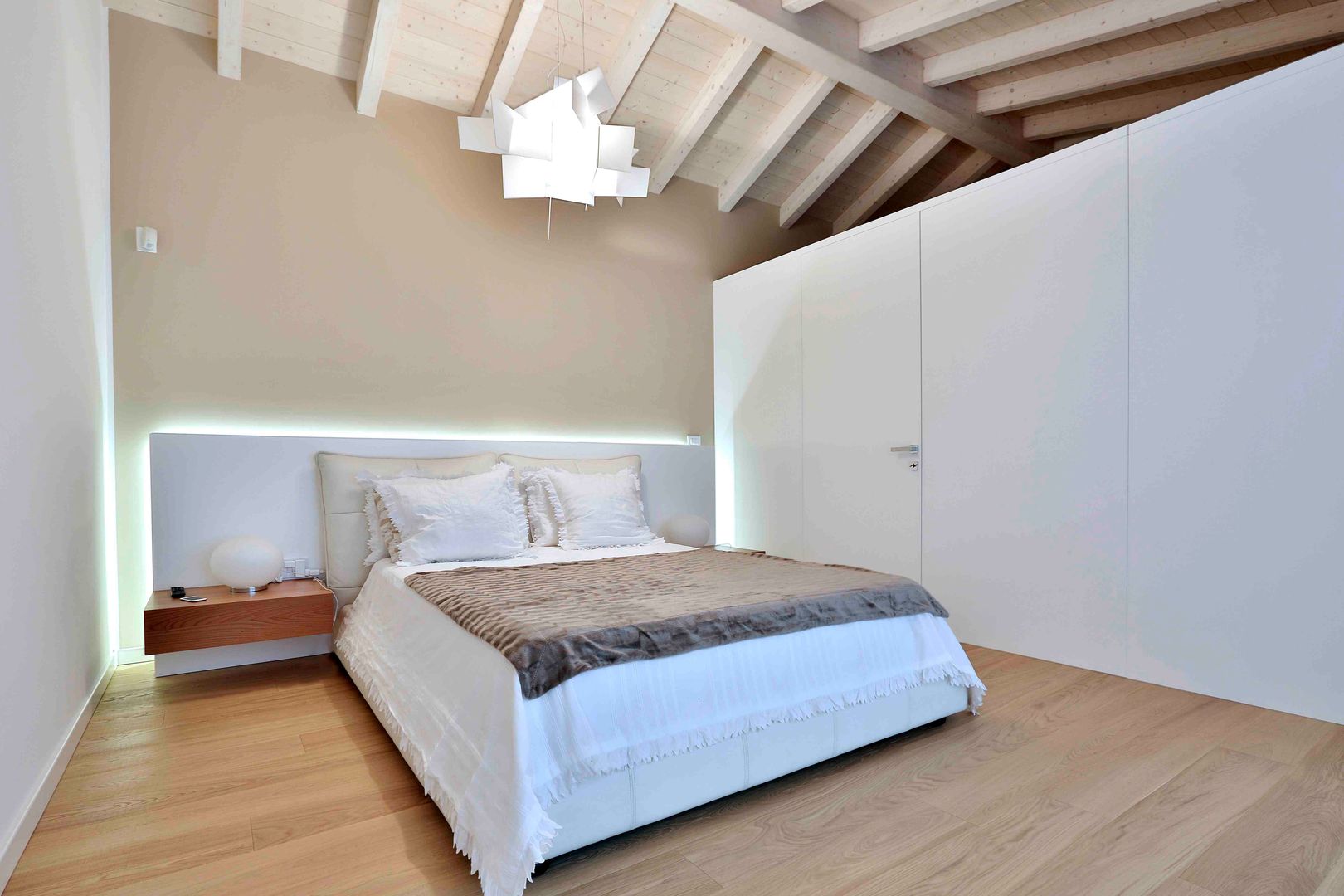 Villa in legno homify Camera da letto in stile classico Legno Effetto legno bioarchitettura,ville in legno