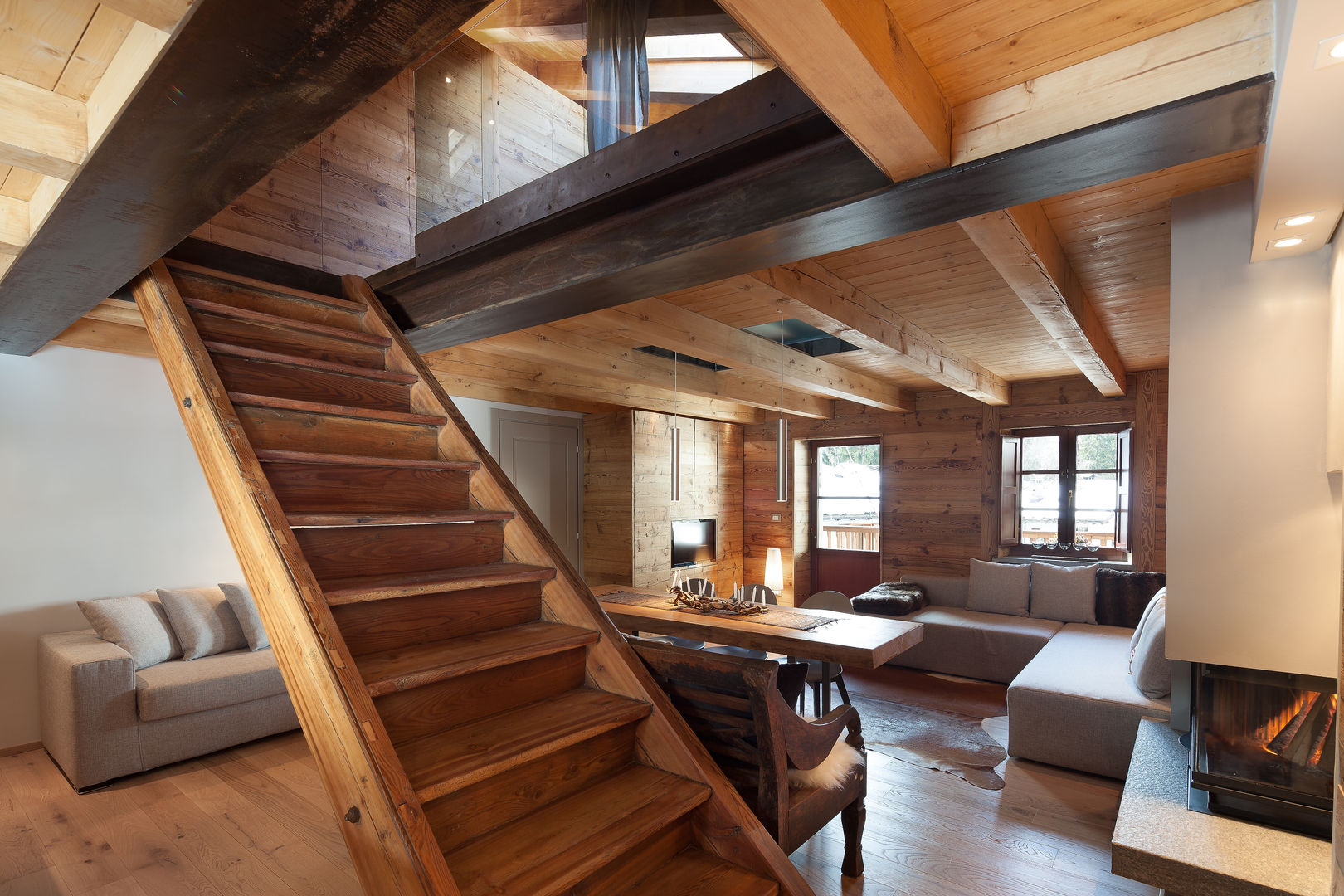 UN CALDO CHALET DI DESIGN , archstudiodesign archstudiodesign الاسكندنافية، الممر، رواق، &، درج