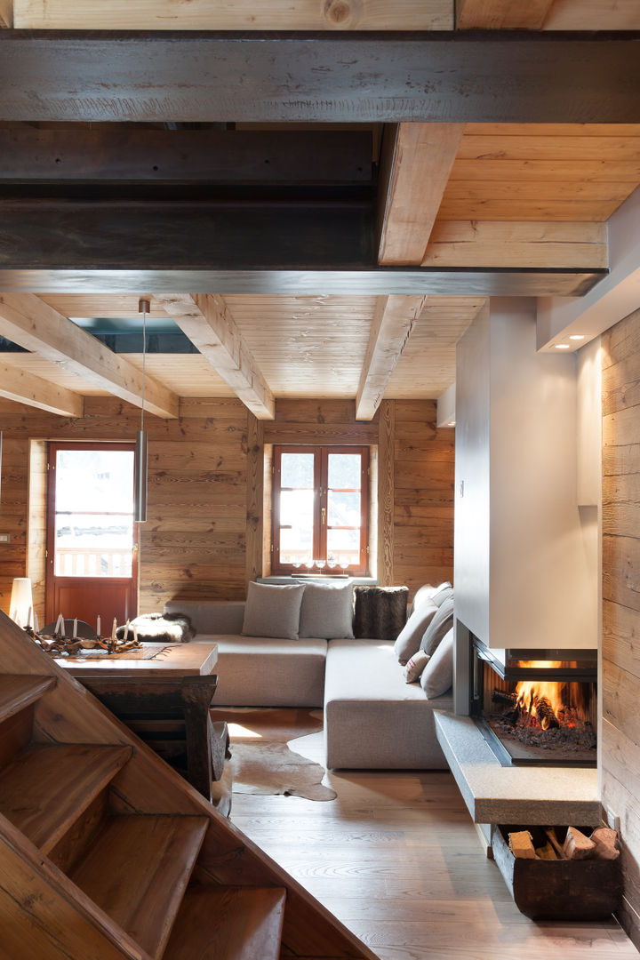 UN CALDO CHALET DI DESIGN , archstudiodesign archstudiodesign Livings de estilo escandinavo