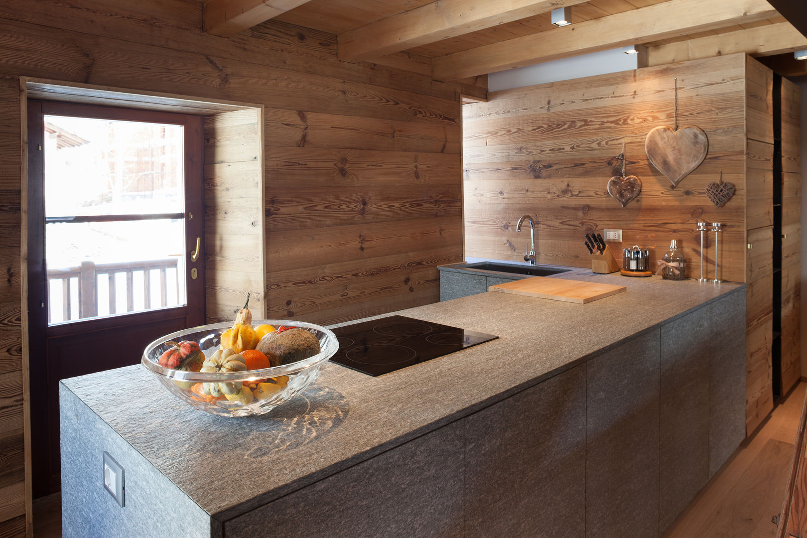 UN CALDO CHALET DI DESIGN , archstudiodesign archstudiodesign 北欧デザインの キッチン