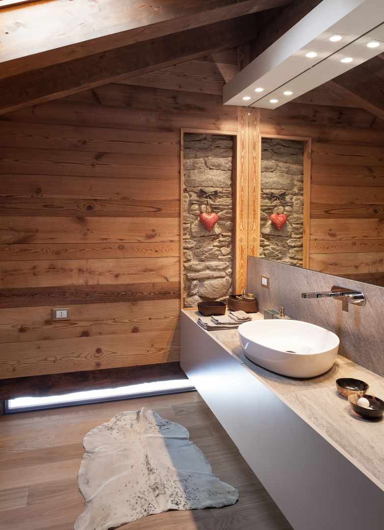 UN CALDO CHALET DI DESIGN , archstudiodesign archstudiodesign Bathroom