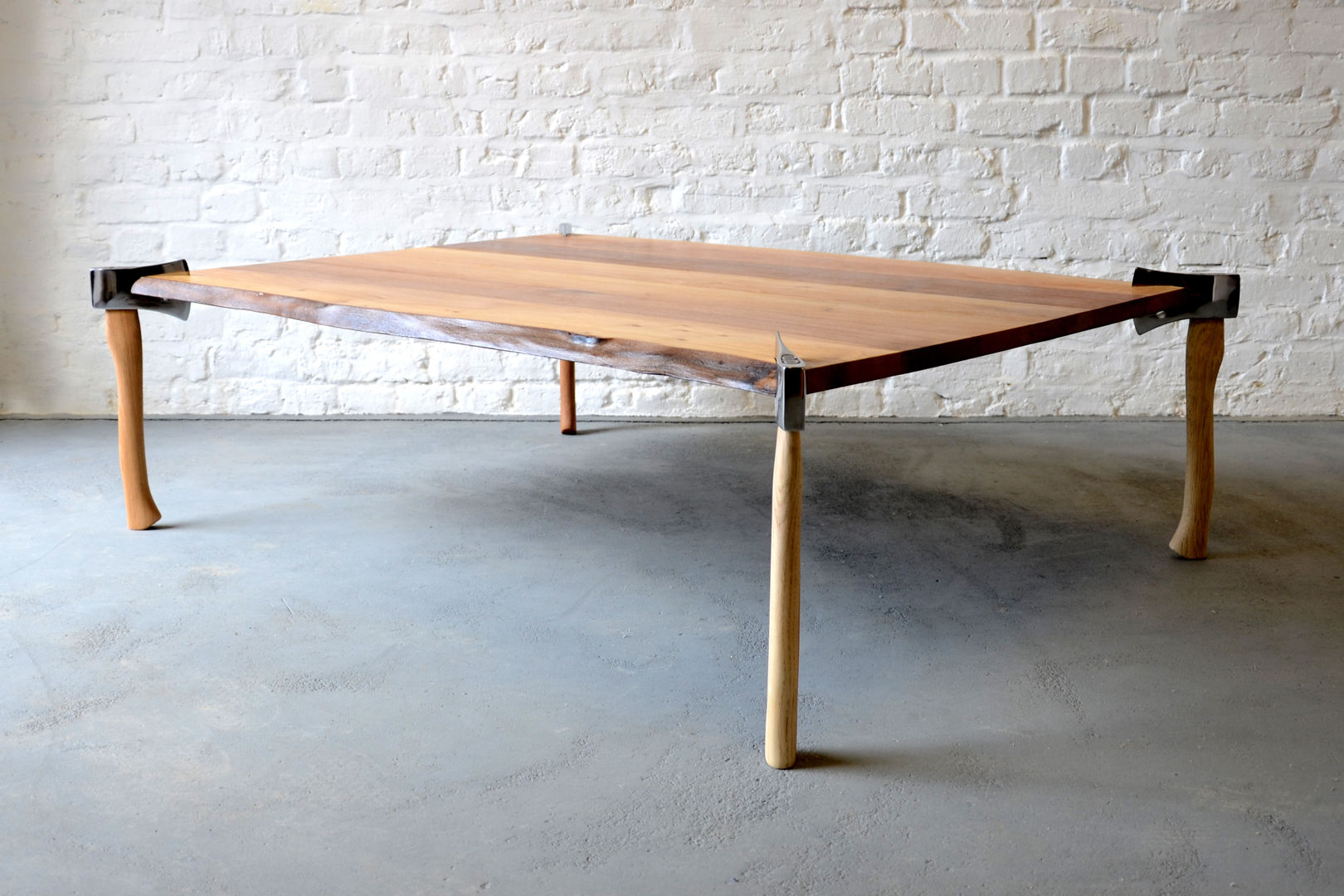 WOODSMAN AXE TABLE Duffy London Eklektyczne domy