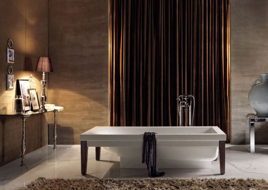 Bädermax freistehende Badewanen aus Mineralguss, Maxxwell AG Maxxwell AG Classic style bathroom Bathtubs & showers