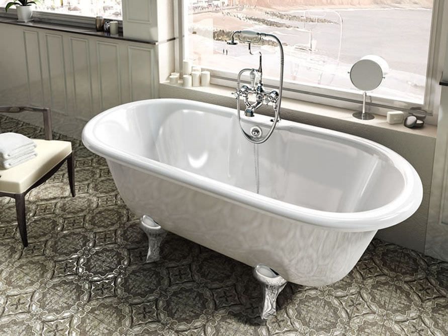 Bädermax freistehende Badewanen aus Mineralguss, Maxxwell AG Maxxwell AG Classic style bathroom Bathtubs & showers