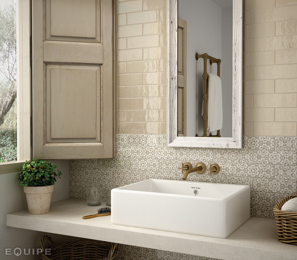 homify Mediterranean style bathroom Tiles