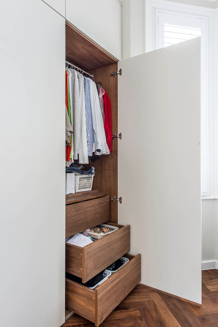 Bespoke Wardrobe homify Modern houses