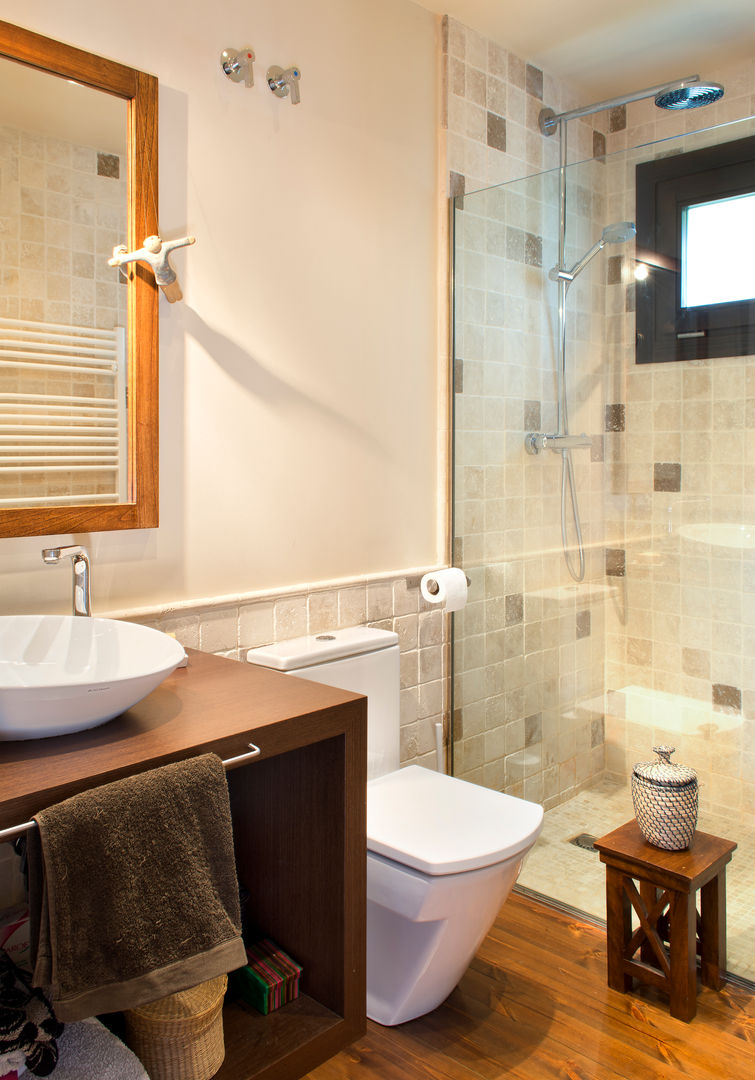 homify Modern style bathrooms