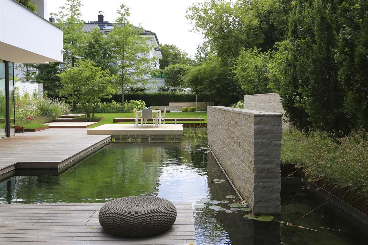 BIOTOP Natural Pool - City Centre Oasis, BIOTOP Landschaftsgestaltung GmbH BIOTOP Landschaftsgestaltung GmbH Espaços comerciais