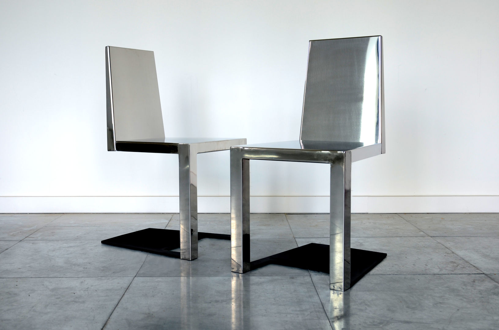 Stainless Steel Shadow Chair Duffy London Ausgefallene Küchen Tische und Sitzmöbel