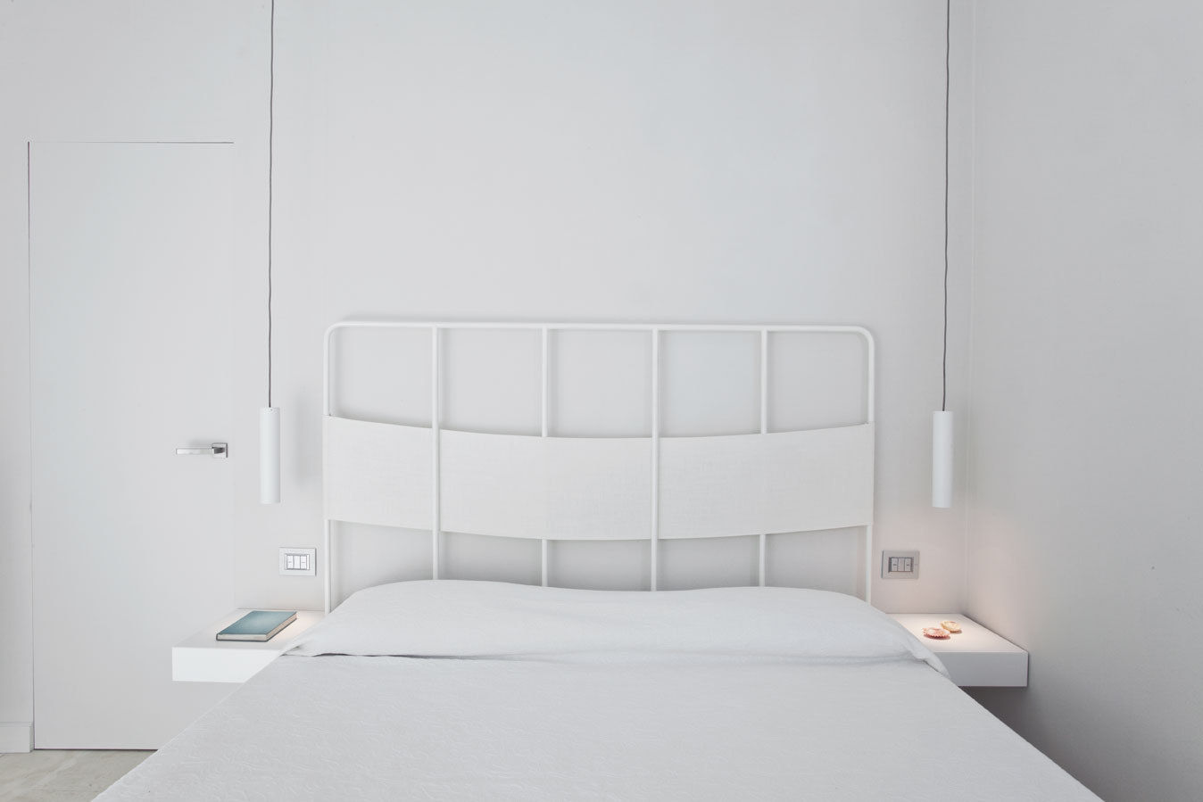 HOUSE FOR HOLIDAYS, PAOLO FRELLO & PARTNERS PAOLO FRELLO & PARTNERS Minimalist bedroom