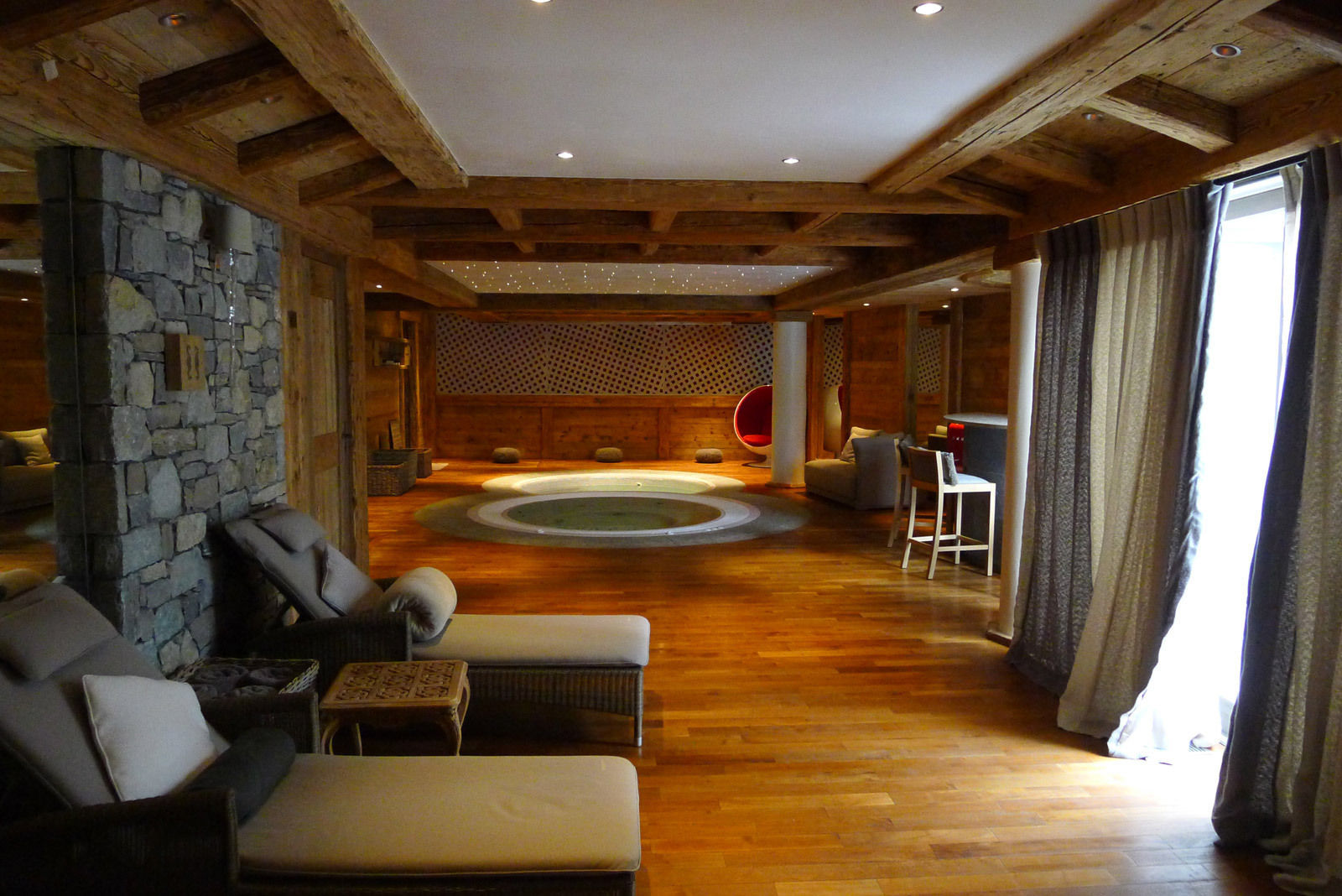 Chalet Courchevel Concrete LCDA Spa moderne panneaux muraux,panneaux décoratifs,murs en béton,panneaux béton