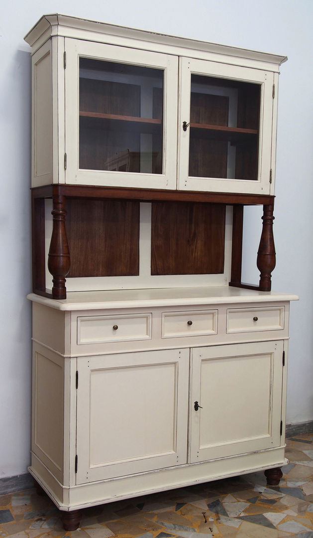 Cupboard homify Dining room Dressers & sideboards