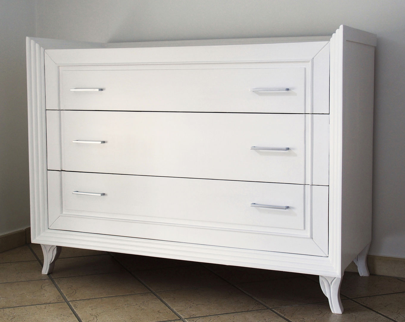 Chest of drawers homify Modern style bedroom Wardrobes & closets