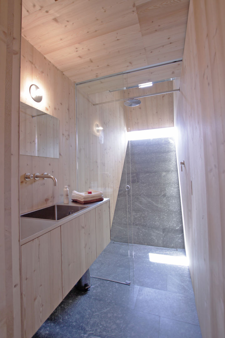 Haus der Ufogel, Aberjung Design Agency Aberjung Design Agency Modern bathroom