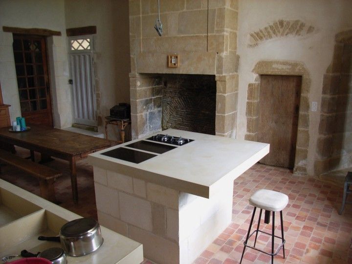 Cuisine classée du 13ème siècle en béton blanc Concrete LCDA Cuisine rustique cuisine béton,cuisine sur-mesure,plan de travail,plan en béton,plan cuisine
