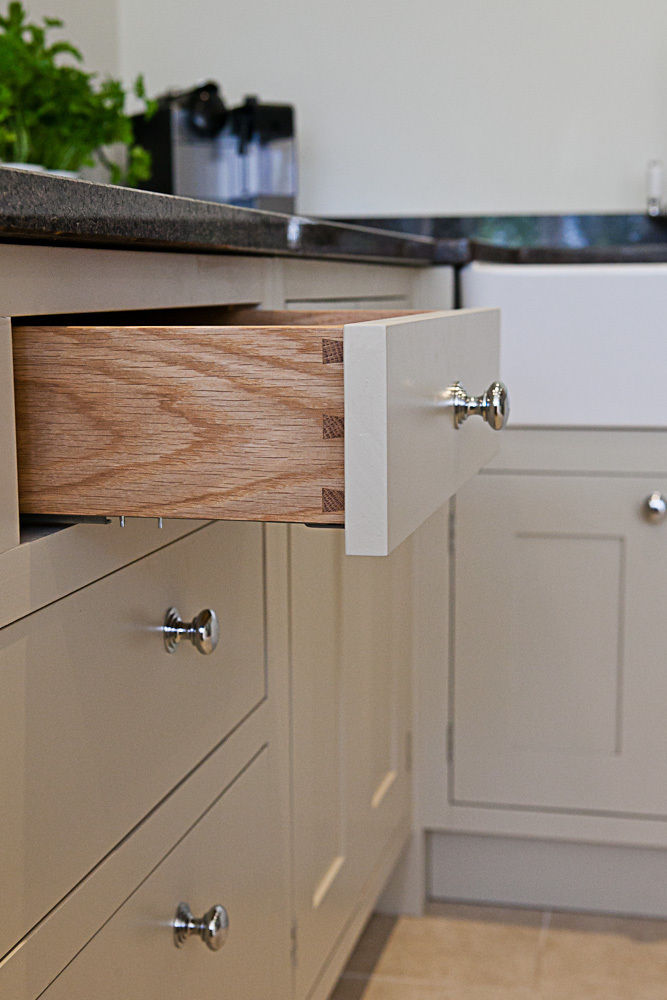 Oak dove tailed drawers homify Kitchen