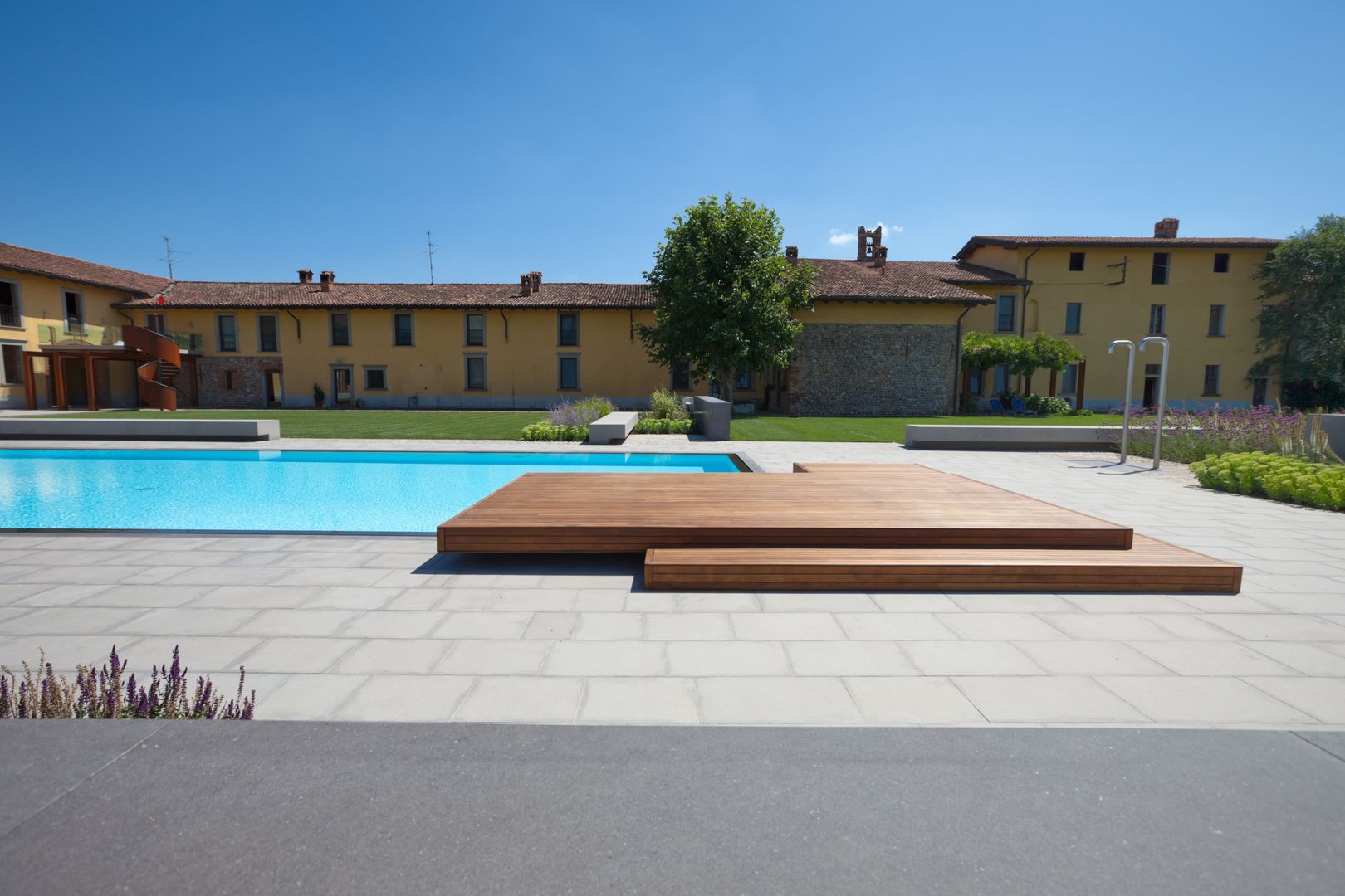 REALIZZAZIONE PRIVATA PISCINE CASTIGLIONE CON TECNOLOGIA MYRTHA(r), PISCINE CASTIGLIONE PISCINE CASTIGLIONE Modern pool Pool