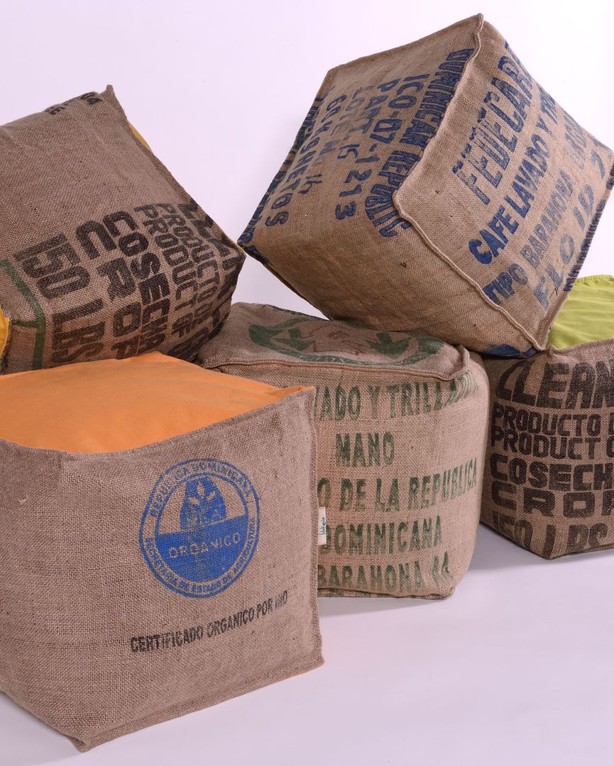 Poufs et coussins de sol en sacs de café recyclés. Made in Nantes, LILOKAWA LILOKAWA Nhà phong cách chiết trung Accessories & decoration