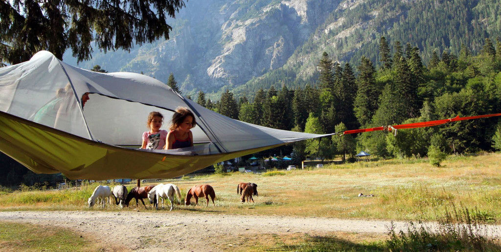Add a New Touch to Your Camping Adventure with the Tentsile Stingray, Tentsile Tentsile Jardines de estilo moderno Parques y columpios