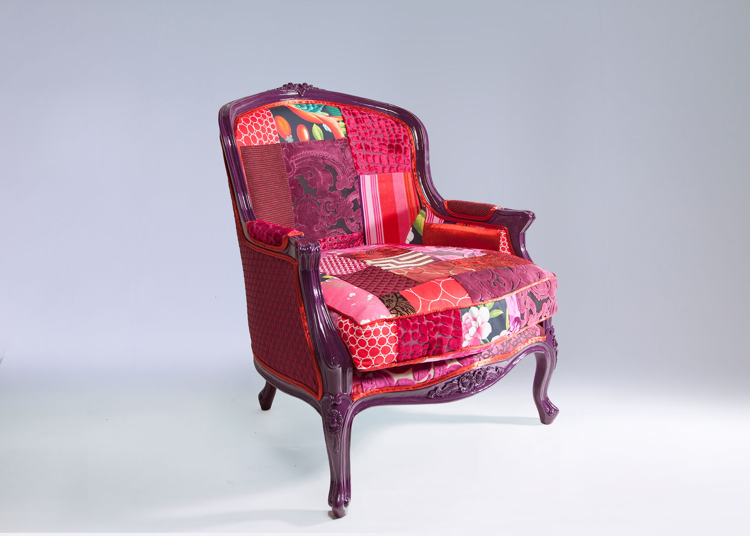 Louis luxury patchwork tub chair Suzy Newton Ltd. Salones eclécticos Sofás y sillones