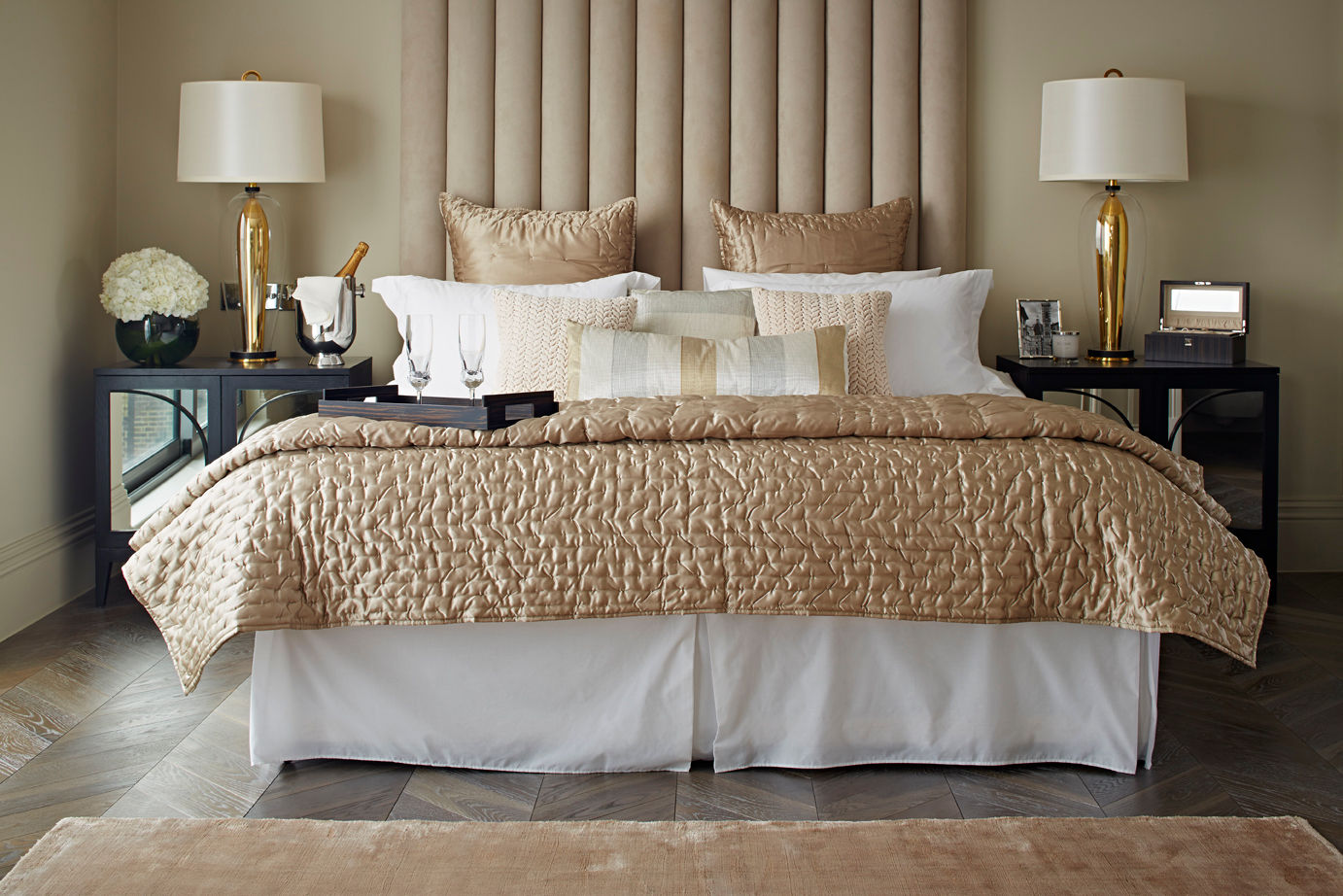 The Townhouse Collection, LuxDeco LuxDeco Classic style bedroom Beds & headboards