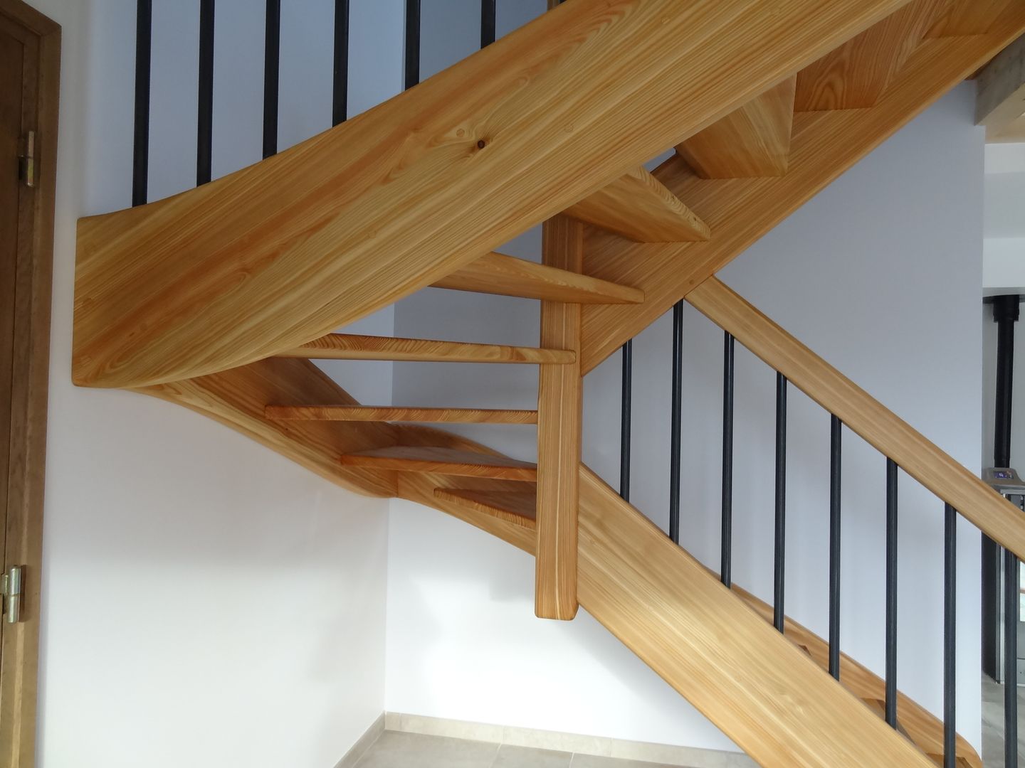 Escalier intérieur en mélèze Tangentes Architectes Maisons modernes