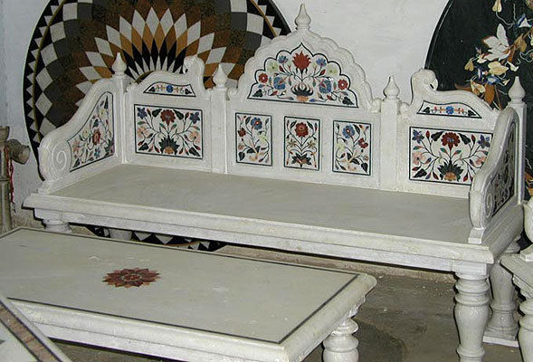 Traditional Hand carved Marble sofa Anzalna Trading Company Jardins clássicos Mobiliário