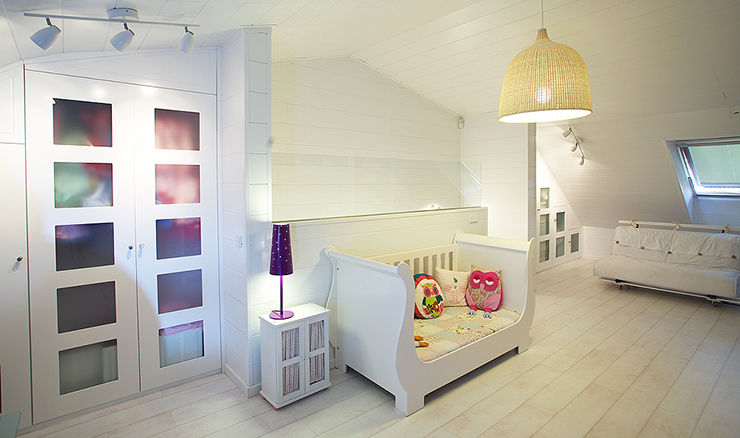 Reforma de buhardilla en vivienda unifamiliar, Arquitectos Madrid 2.0 Arquitectos Madrid 2.0 モダンデザインの 子供部屋