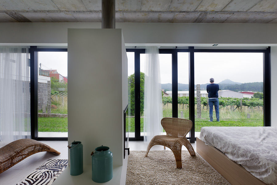 Vivienda en Villagarcía, Nan Arquitectos Nan Arquitectos Puertas y ventanas de estilo minimalista
