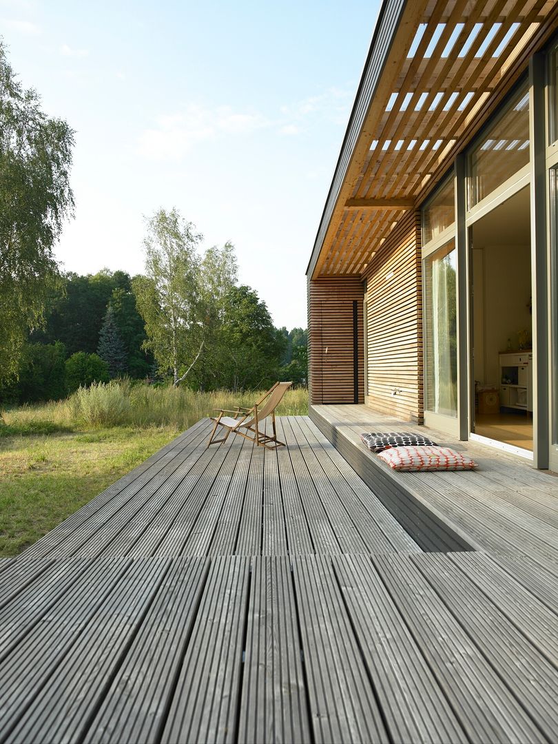 Minimalistisches Sommerhaus mit viel Potenzial, SOMMERHAUS PIU - YES WE WOOD SOMMERHAUS PIU - YES WE WOOD Casa prefabbricata Legno Effetto legno