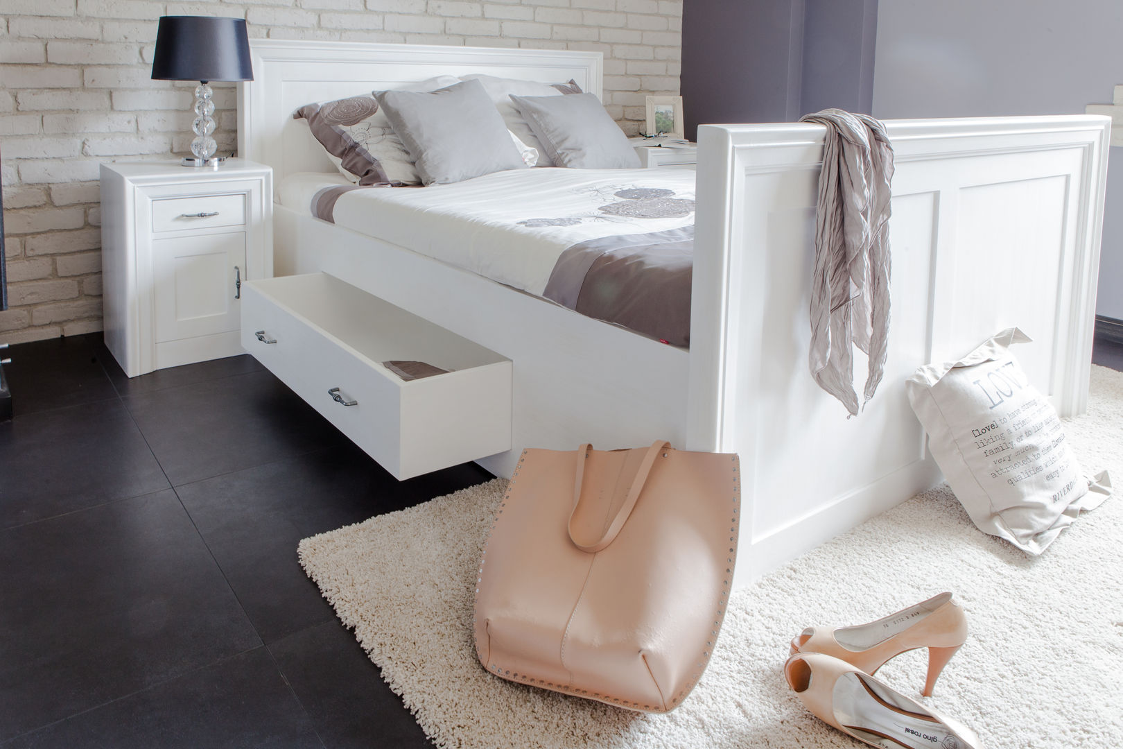 homify Kamar Tidur Modern Beds & headboards