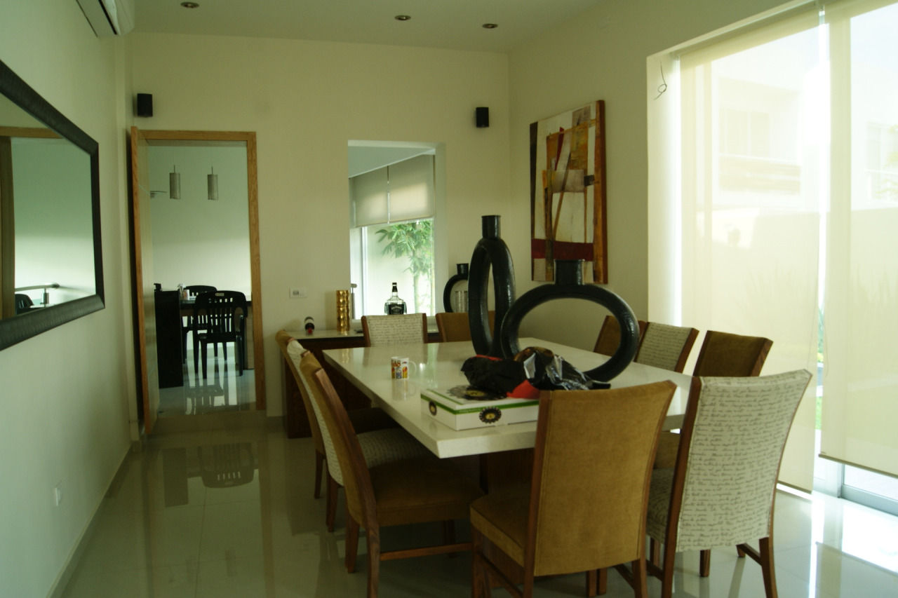 CASA-HABITACION, GHT EcoArquitectos GHT EcoArquitectos Minimalist dining room