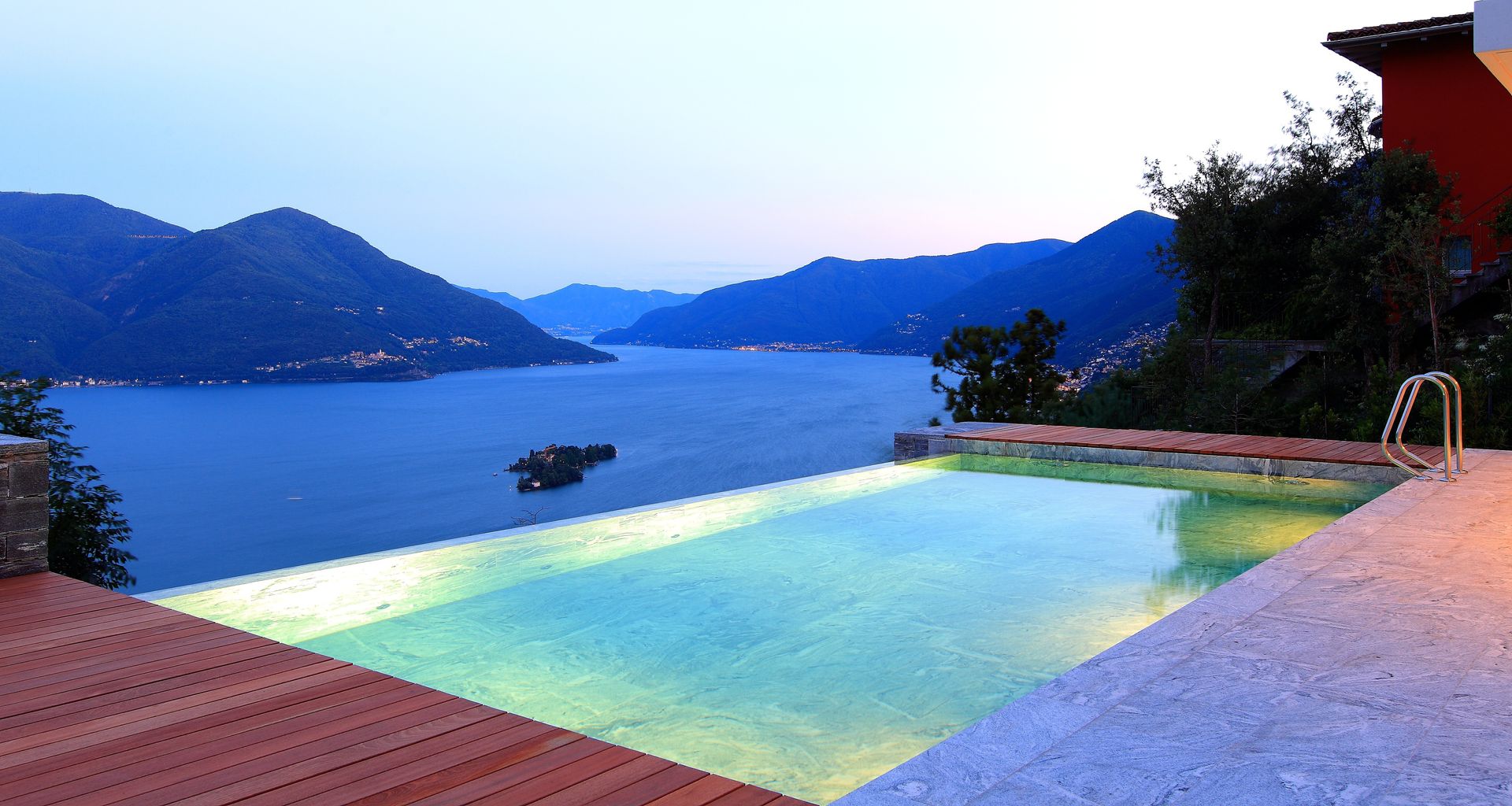 Villa Ronco sopra Ascona, Aldo Rampazzi Studio di Architettura Aldo Rampazzi Studio di Architettura 모던스타일 발코니, 베란다 & 테라스