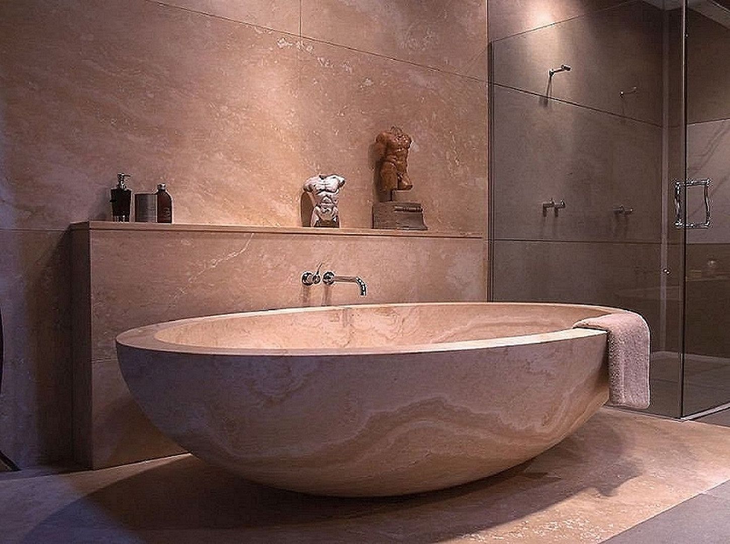 Naturstein Badewannen, Struker Fliesen Struker Fliesen Mediterranean style bathroom Bathtubs & showers