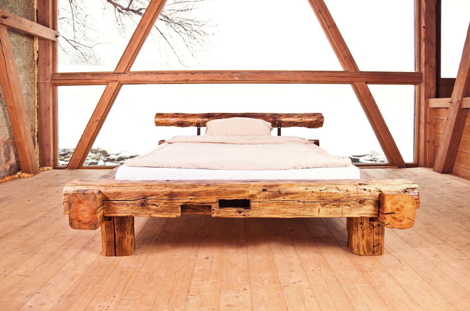 joist bed, edictum - UNIKAT MOBILIAR edictum - UNIKAT MOBILIAR Rustic style bathroom Beds & headboards