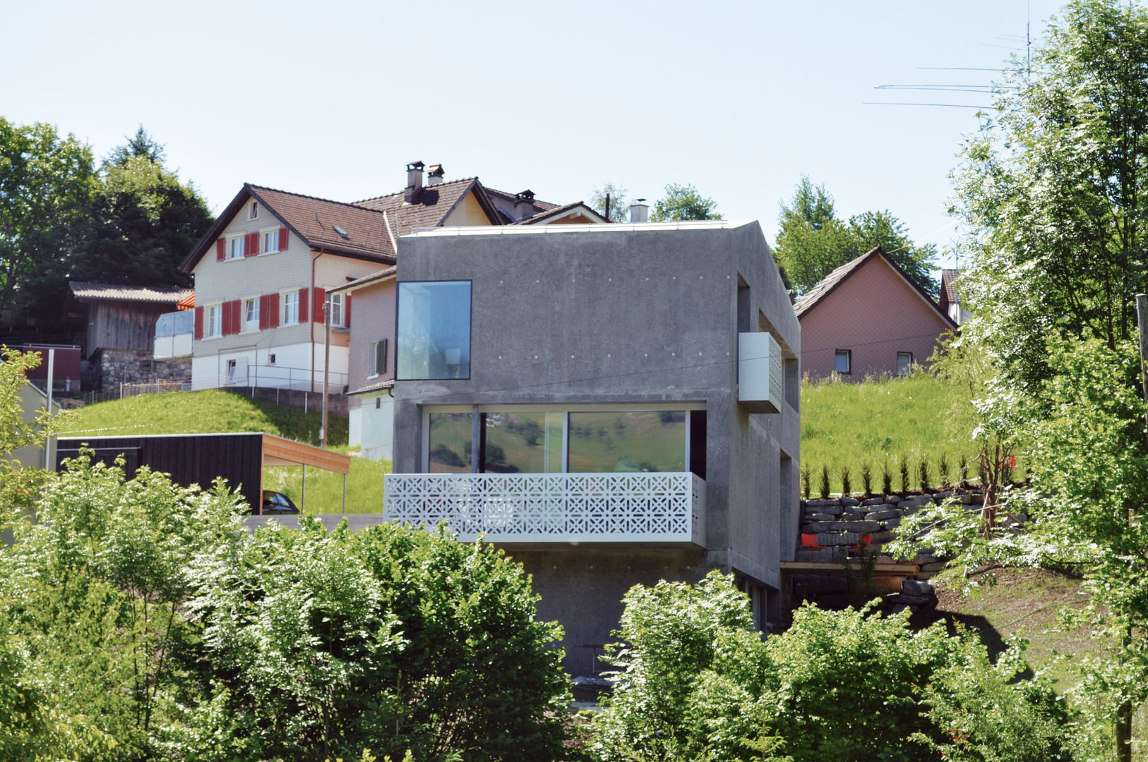 Wohnhaus mit Architekturatelier in Altstätten, Schweiz, Himmelhoch GmbH Himmelhoch GmbH บ้านและที่อยู่อาศัย