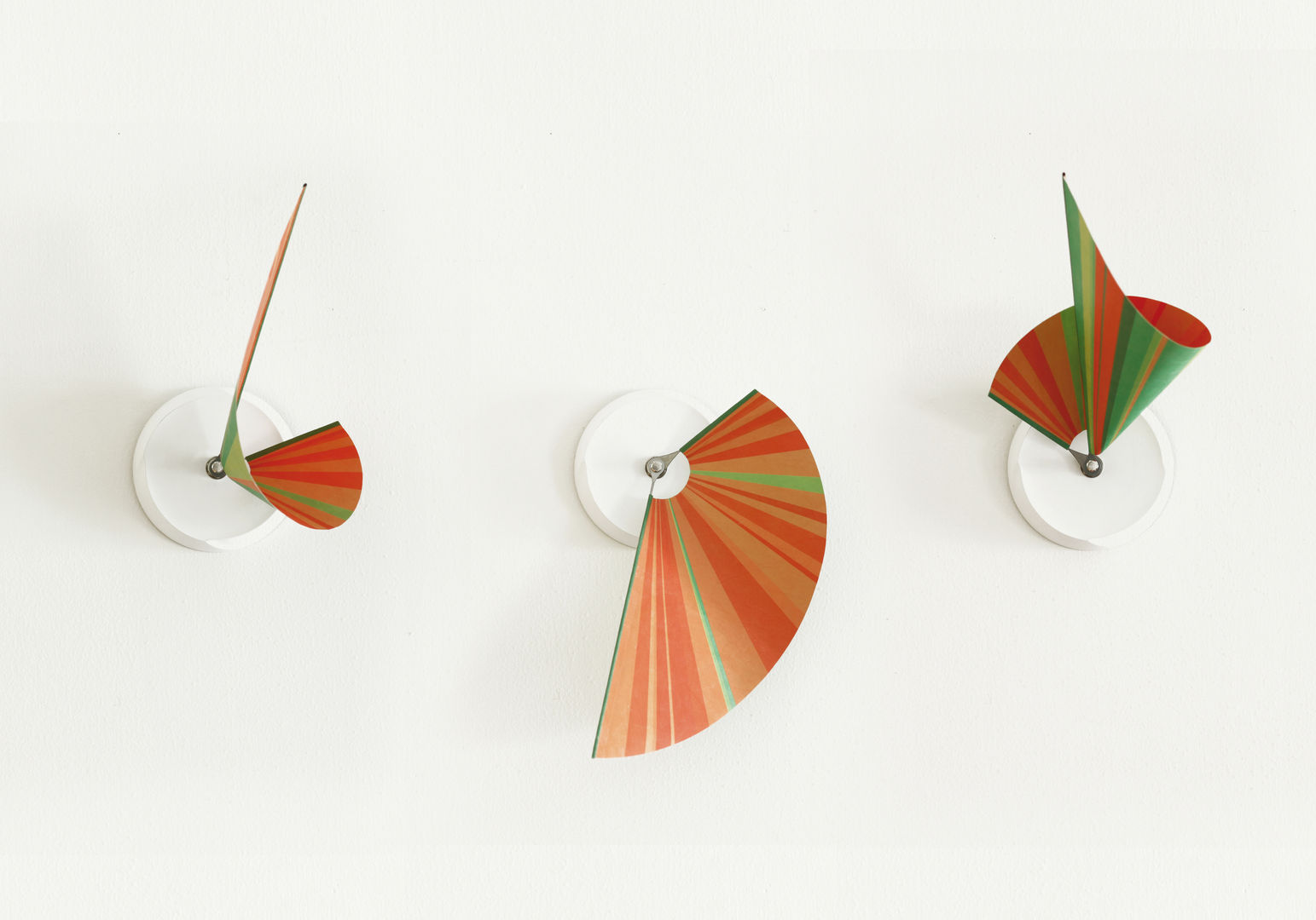Manifold Clock, Studio Ve Studio Ve モダンデザインの リビング アクセサリー＆デコレーション