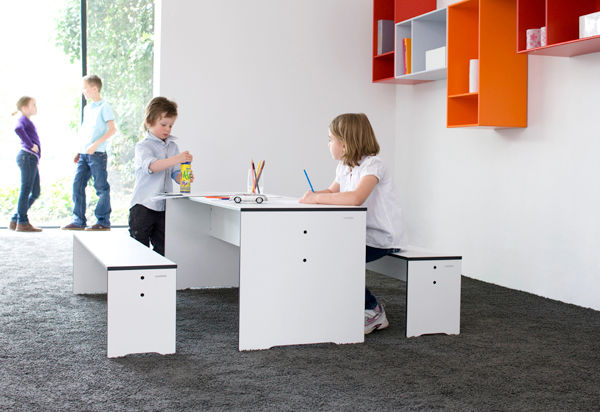 RIVA, conmoto conmoto Детская комнатa в стиле минимализм Письменные столы и стулья