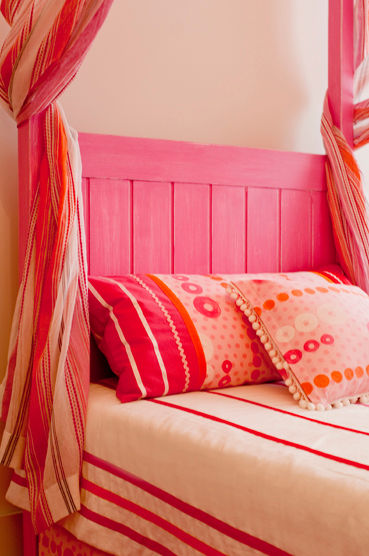 Quarto de Menina | Princesa, adoroaminhacasa adoroaminhacasa Country style nursery/kids room