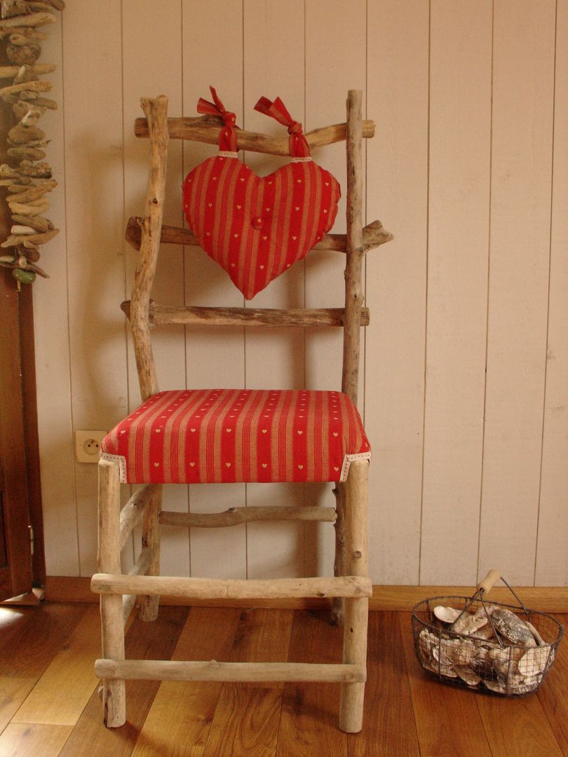 Chaises "coeur à coeur", Entre dunes et bosquets Entre dunes et bosquets Salones de estilo ecléctico Chimeneas y accesorios