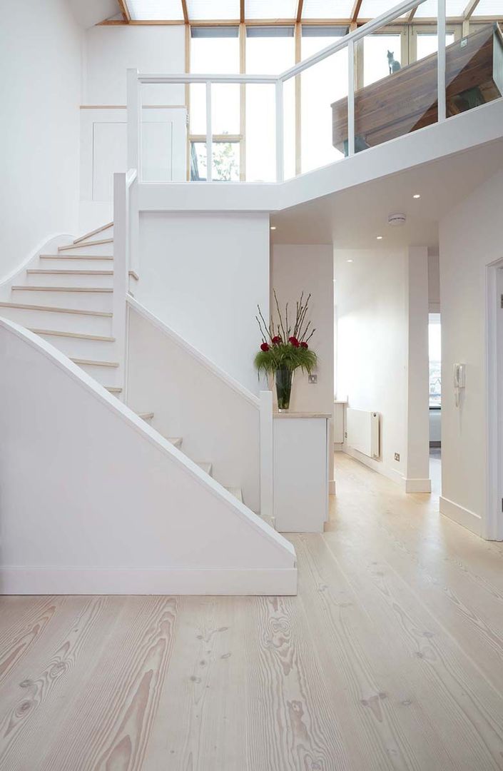 Parliament Hill Interior Design, Hampstead, London, Residence Interior Design Ltd Residence Interior Design Ltd Scandinavian style corridor, hallway& stairs