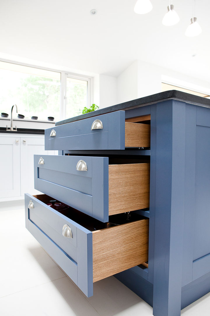 Blue & Grey shaker kitchen homify Dapur Modern